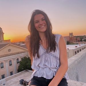 Meet your Posher, Elise